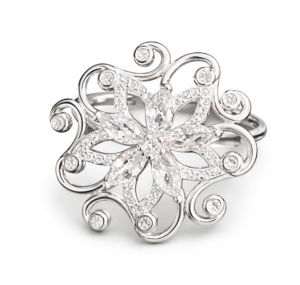 emerald-petal-luxe-ring